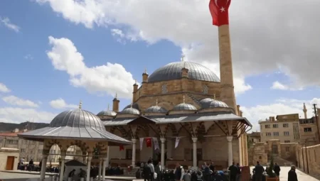 Erzurum’da 19-25 Şubat Namaz Vakitleri: İmsak ve Yatsı Saatleri Değişiyor
