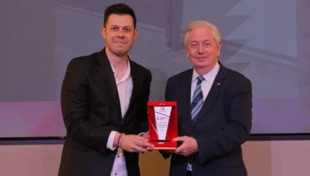Prof. Dr. Kadirhan Sungurluoğlu, Merhamet ve Emek Ödül Töreni’nde Konuştu: ‘En Hayırlı İnsan, İnsanlara Faydalı Olandır’