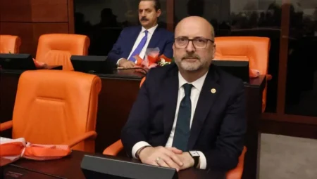 AK Parti’li Oğuz Üçüncü: ‘Hiç kimse Türkiye’yi başka bir ülkeyle karıştırmasın, barış için hazırız ama savunmadan da vazgeçmeyiz’