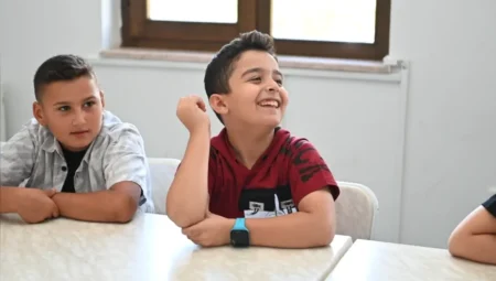 Mamak Belediyesi çocuklara empati eğitimi verdi, engelli ve yaşlıların yaşam zorlukları deneyimletildi